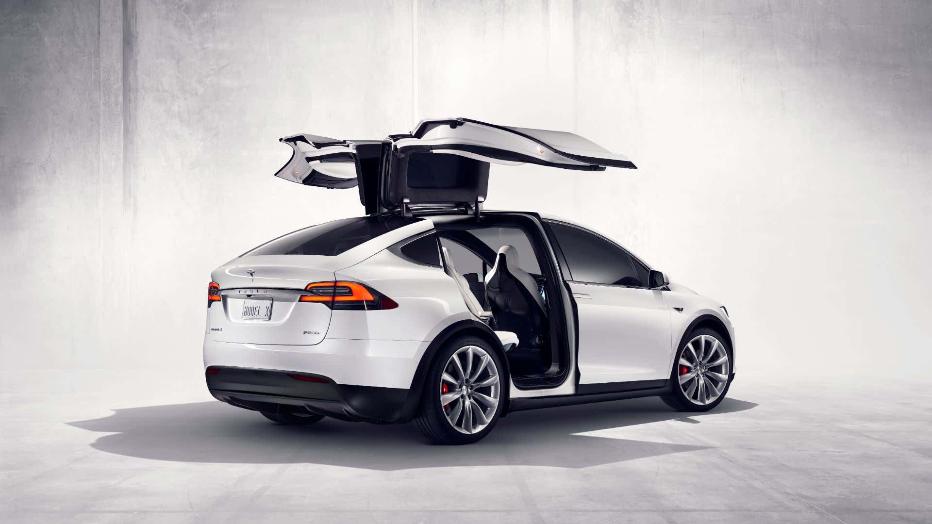 特斯拉Model X的猎鹰车门将成为亿万富翁。