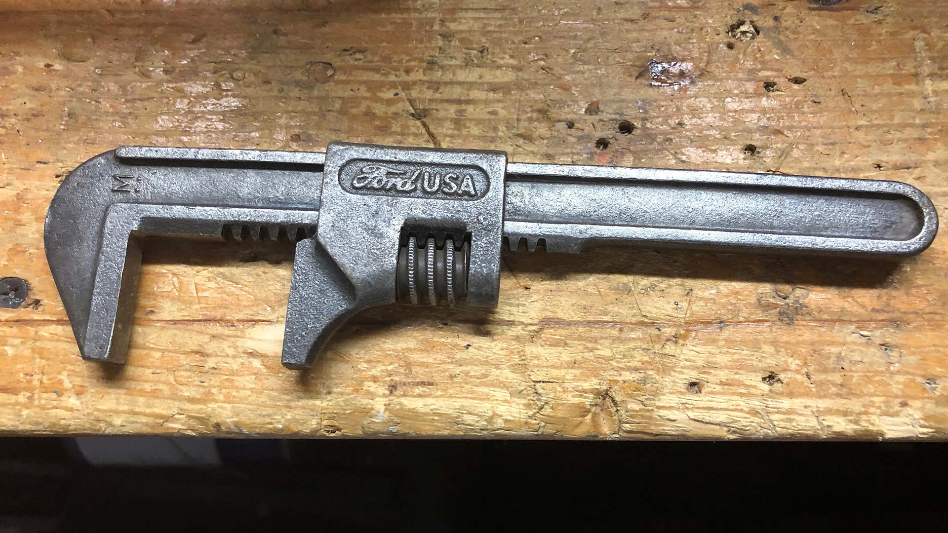 来自模型的旧福特扳手是一个工具包。“title=