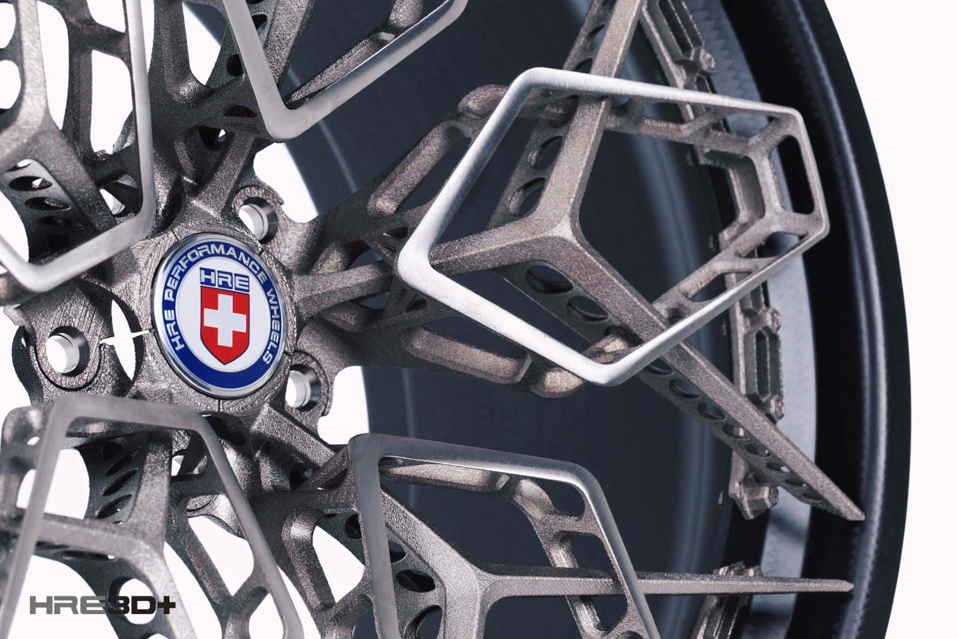 仔细看看HRE错综复杂的钛轮设计。