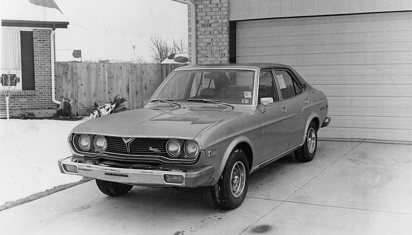 1974年4月19日，1974年4月21日;马自达RX4较大，更强大，豪华的旋转发动机汽车;信用：丹佛