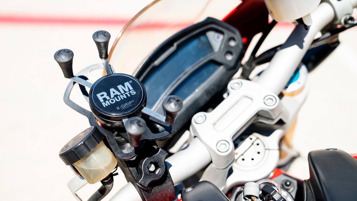 RAM安装在摩托车上